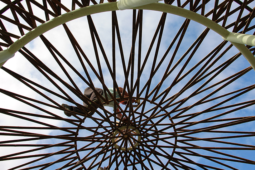 anna-heringer-studio-bamboo-hostel-biennale-china-designboom-02