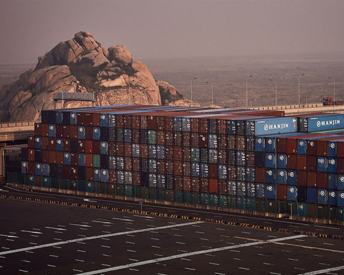 manuel alvarez diestro's boxification features container landscapes in asia