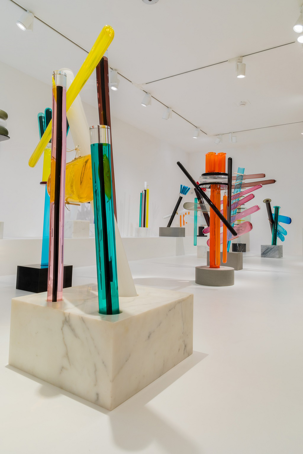 ettore sottsass glass exhibition at le stanze del vetro in venice