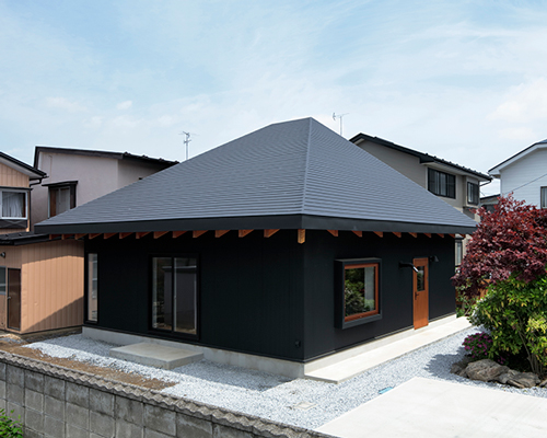 ikeda yukie ono toshiharu architects completes MU house with mountain-like form in japan