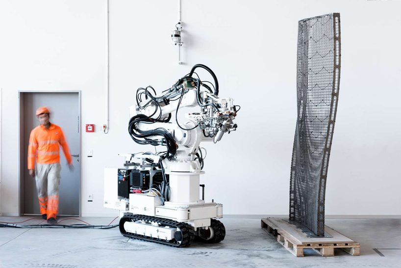 ETH zurich build DFAB using robots and printers