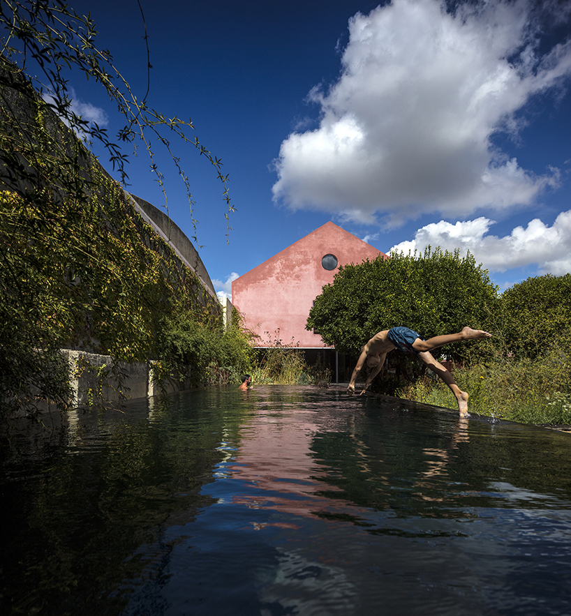 extrastudio red house 