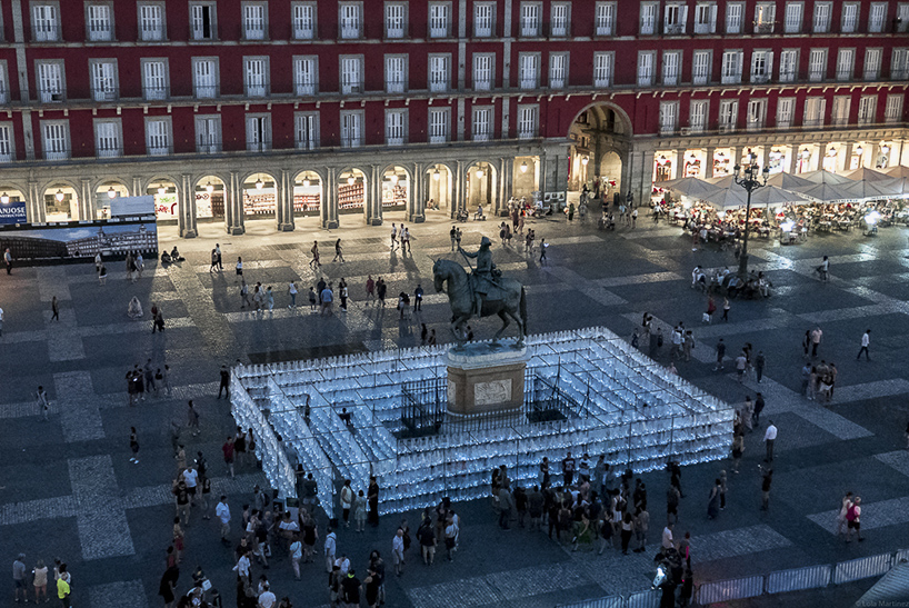 luzinterruptus labyrinth of plastic waste