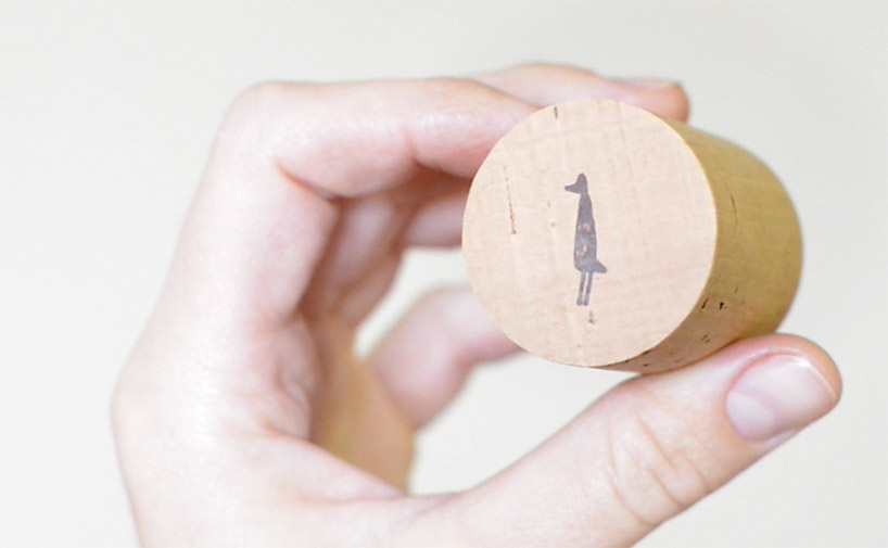 alessi leonardo da vinci wine bottle signora eugenia e il passero solitario designboom