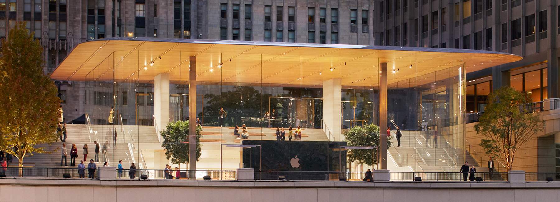 Macbook Roofed Apple Store Opens On Chicago S Riverfront