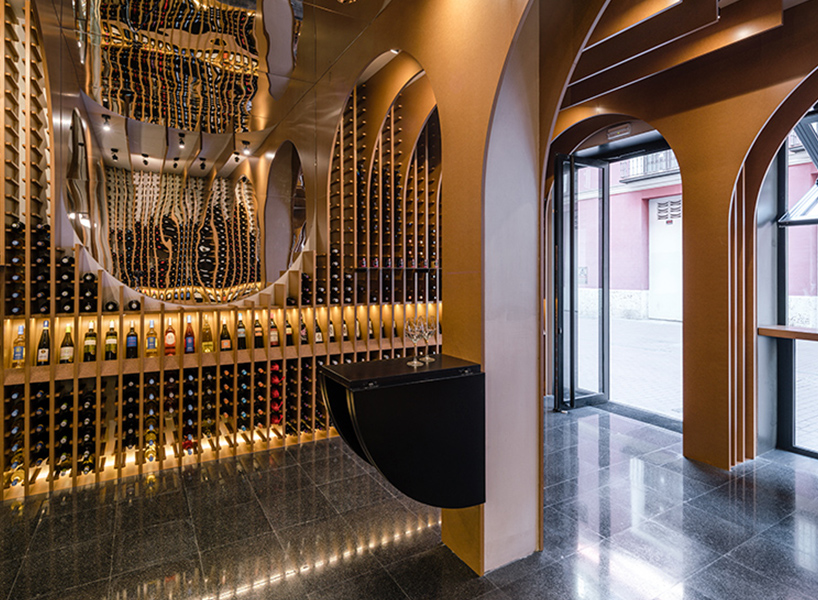 the juxtaposed arches spatially define the venue both vertically and ...