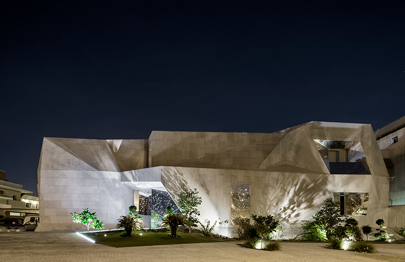 AGi architects rock house