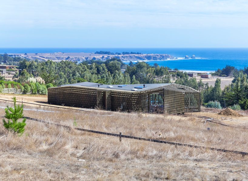 LAND arquitectos almost cube house