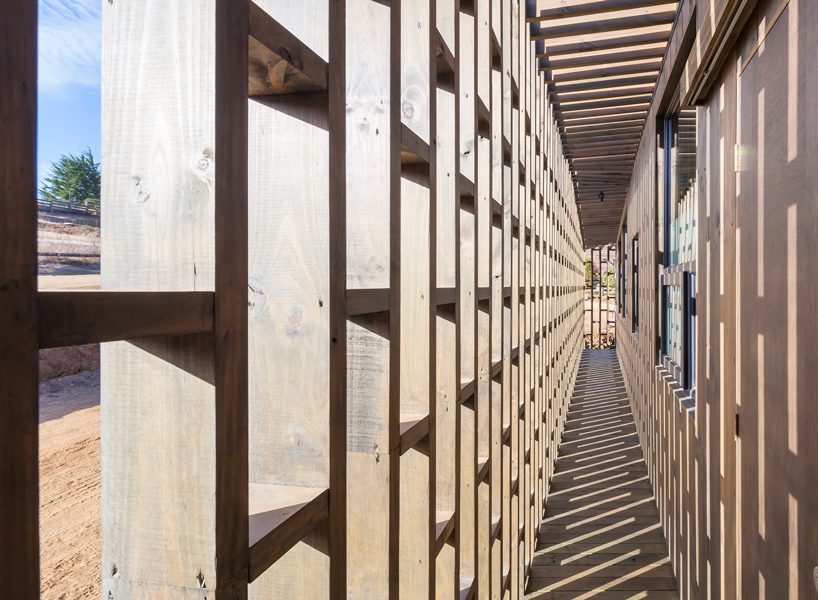 LAND arquitectos almost cube house