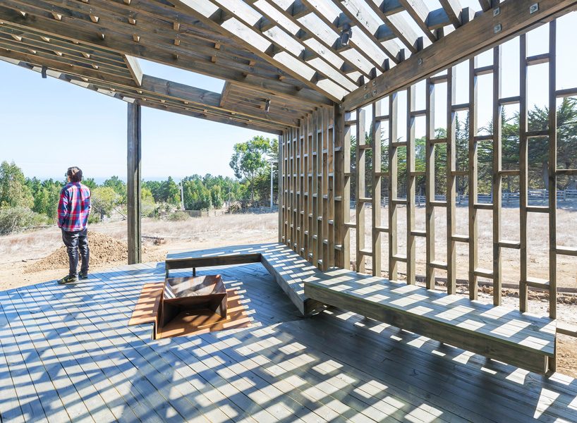 LAND arquitectos almost cube house