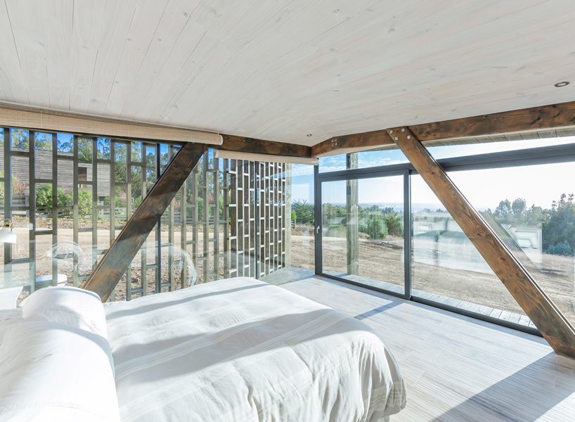 LAND arquitectos almost cube house