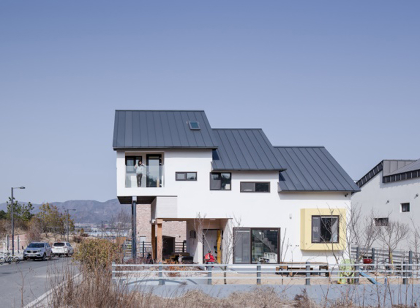 Kddh Designs A House Within A Small Lot In Korea Using A
