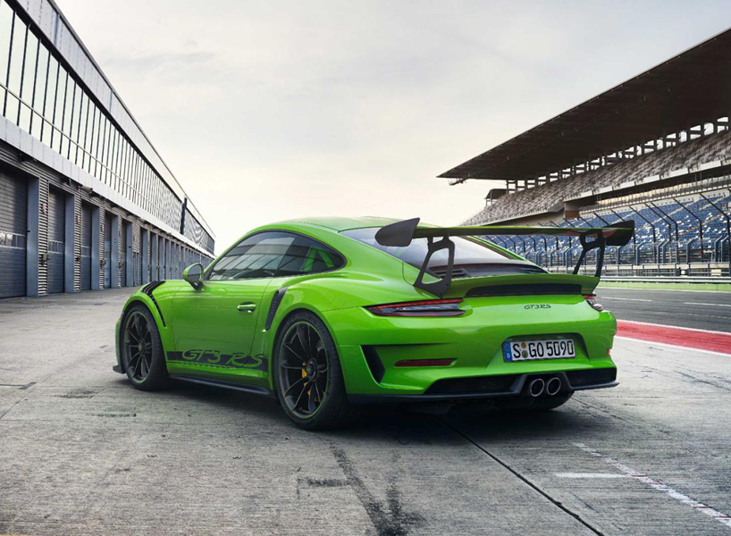 high performance porsche 911 GT3 RS dedicated to motorsport