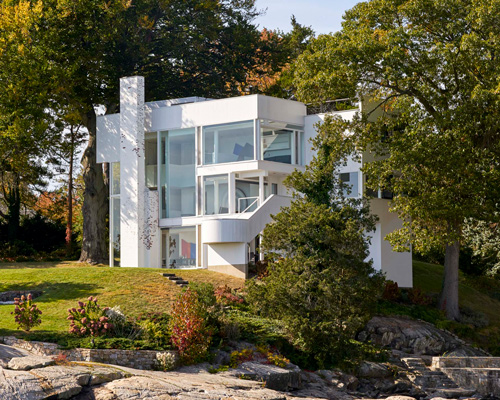 richard meier's smith house celebrates 50th anniversary with new photographs
