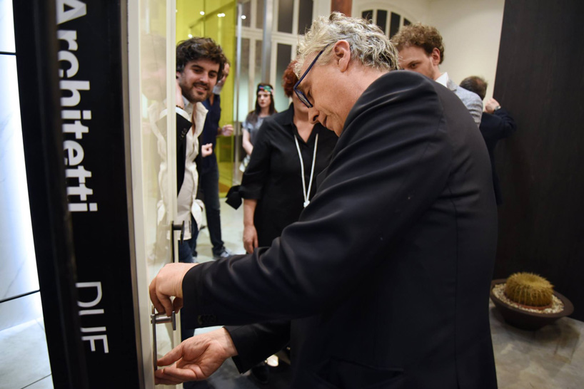 stefano boeri due door handle