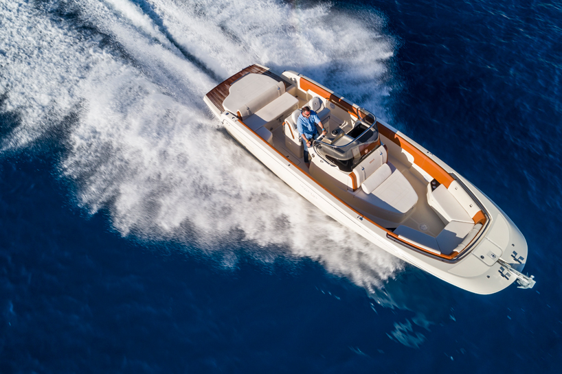 invictus 280SX yacht delivers elegant performance in less than 9 meters - 2