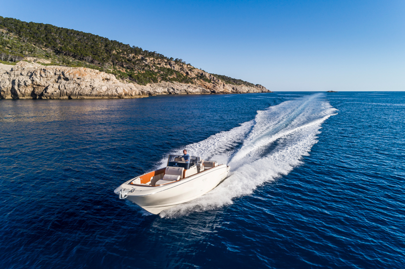 invictus 280SX yacht delivers elegant performance in less than 9 meters - 1