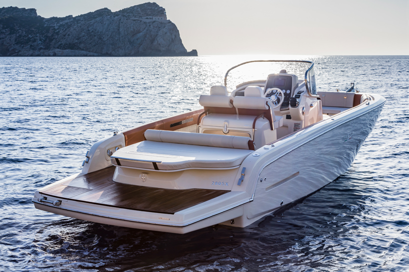 invictus 280SX yacht delivers elegant performance in less than 9 meters - 4