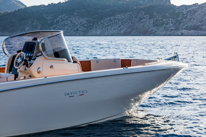 invictus 280SX yacht delivers elegant performance in less than 9 meters - 5