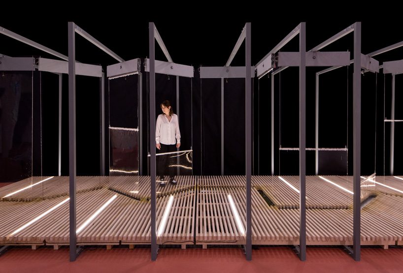 riccardo blumer atelier builds walls made of water and soap in algorithmic installation - 7