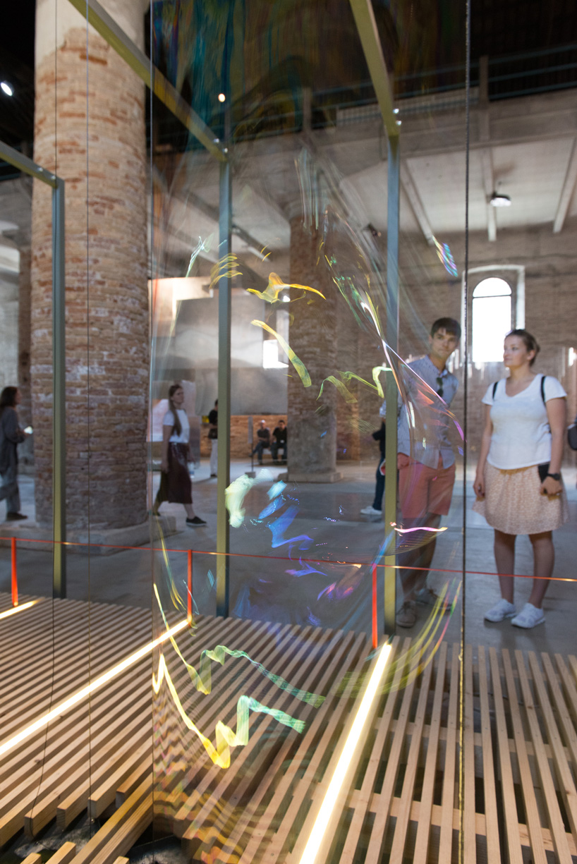 riccardo blumer atelier builds walls made of water and soap in algorithmic installation - 12