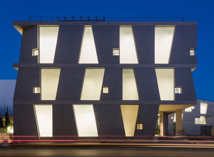 Steven Holl Tops L Shaped Art School In Houston With A