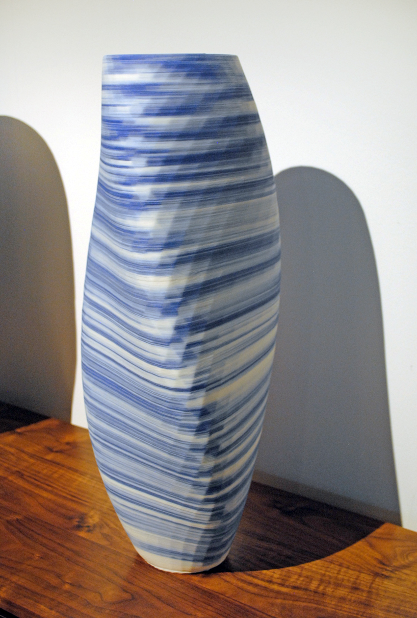 3D-printed porcelain vases by olivier van herpt in blue and white
