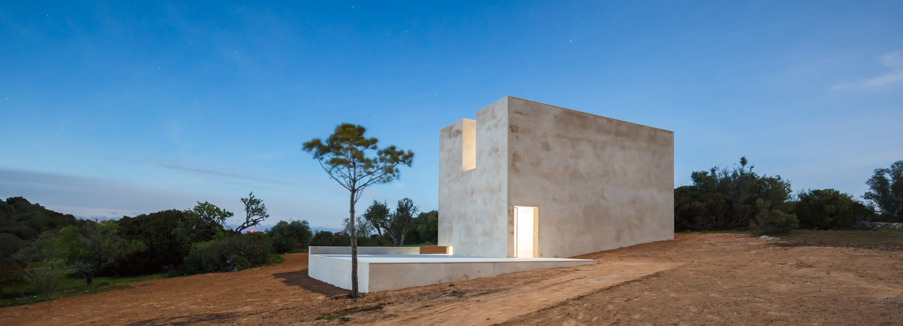 Ã¡lvaro siza vieira builds hillside chapel in portugal without electricity, heat or running water