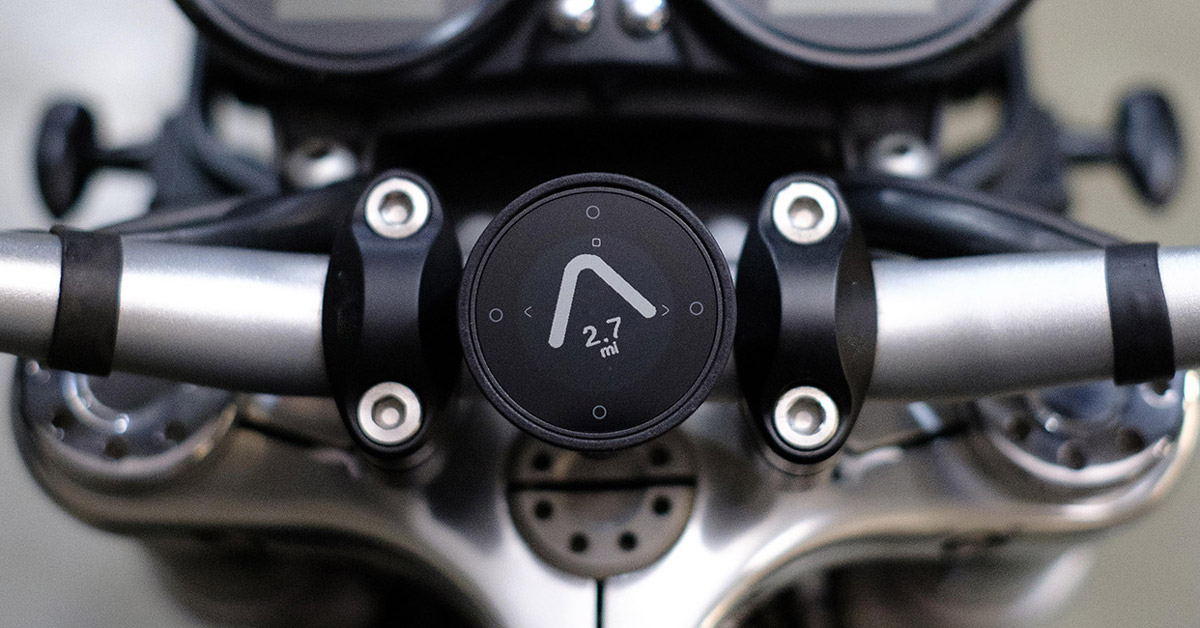 beeline moto smart navigation device for motorcycles provides an easy