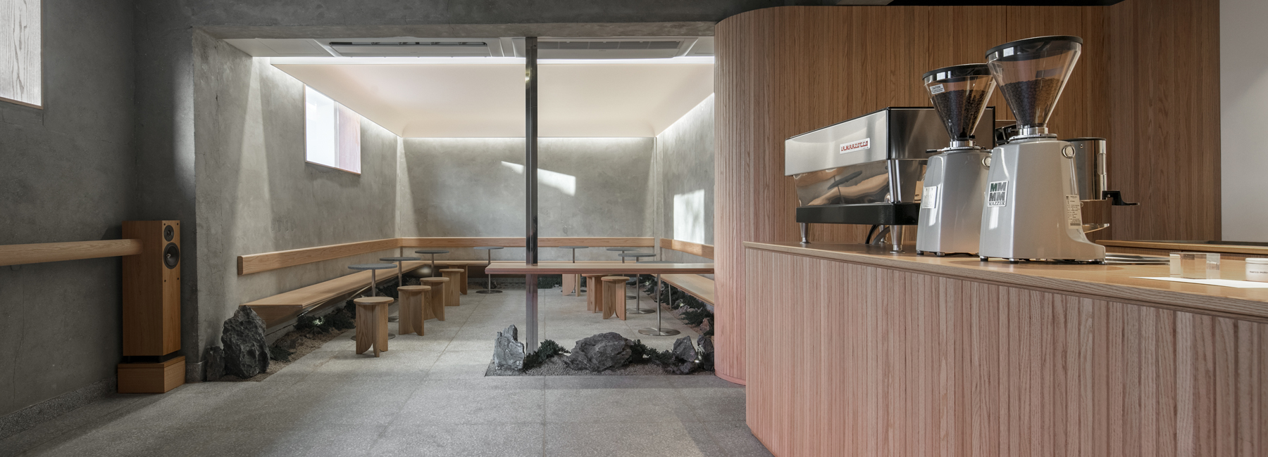 Labotory Has Designed A Coffee Shop In Seoul That Fuses