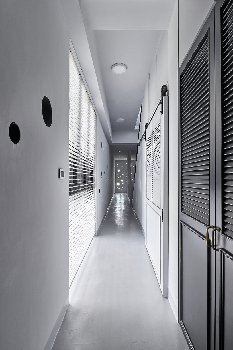 emerge architects' sea foam-inspired guesthouse in taiwan attracts passersby at night - 5