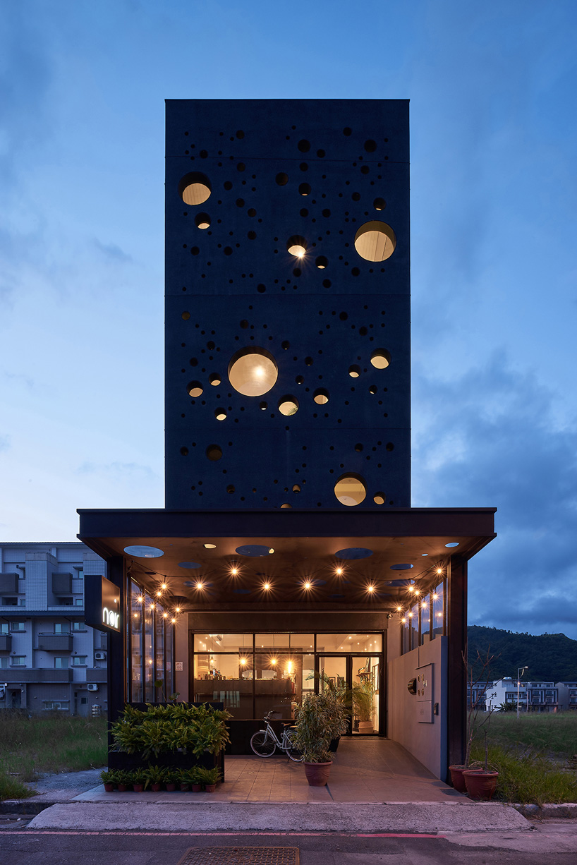 emerge architects' sea foam-inspired guesthouse in taiwan attracts passersby at night - 9