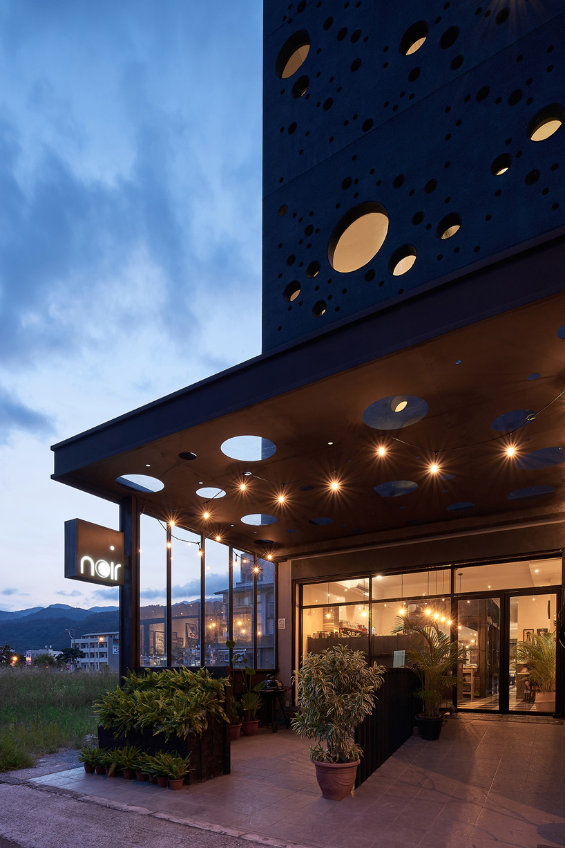 emerge architects' sea foam-inspired guesthouse in taiwan attracts passersby at night - 10