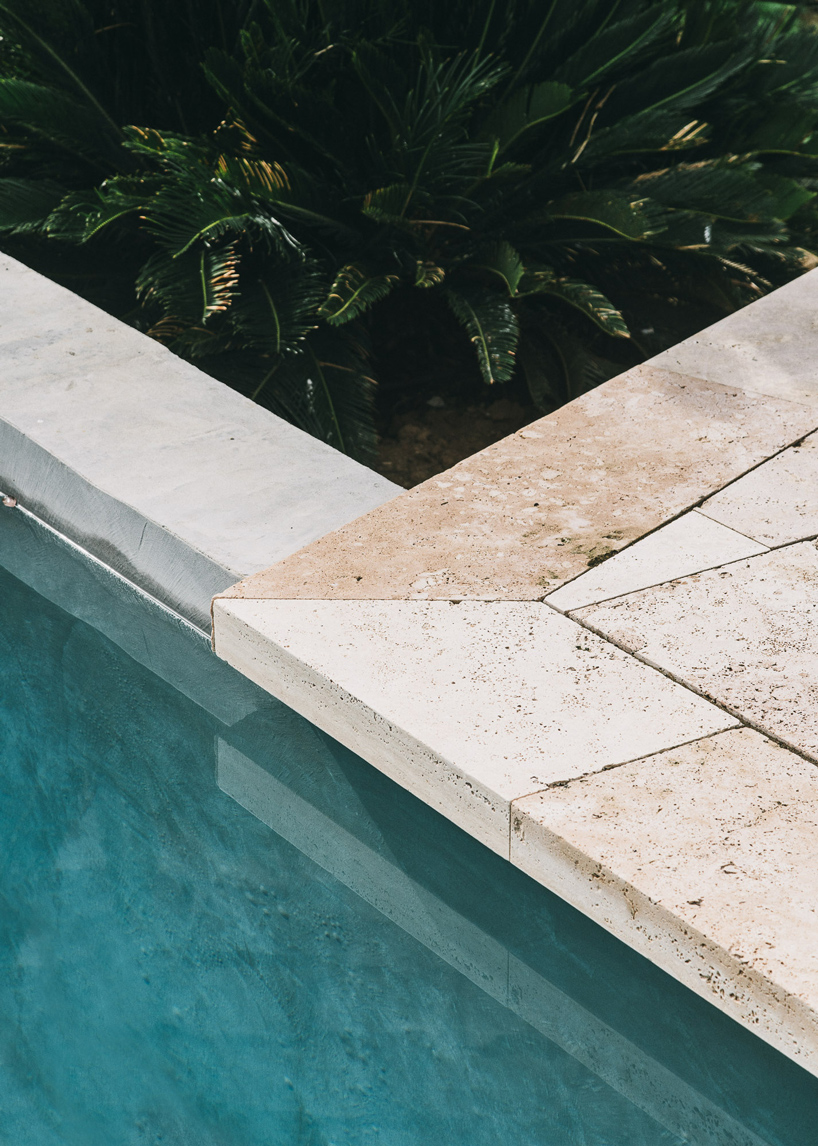 mesura peratallada castle garden