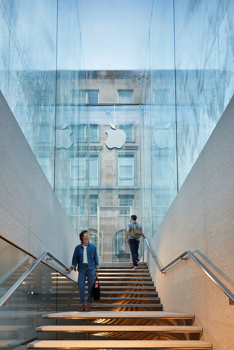 Apple Retail Store in Milano: all-glass cuboid - seele