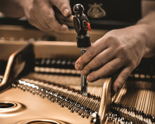 hamburg factory visit: three keys of steinway & sons enriched with technology
