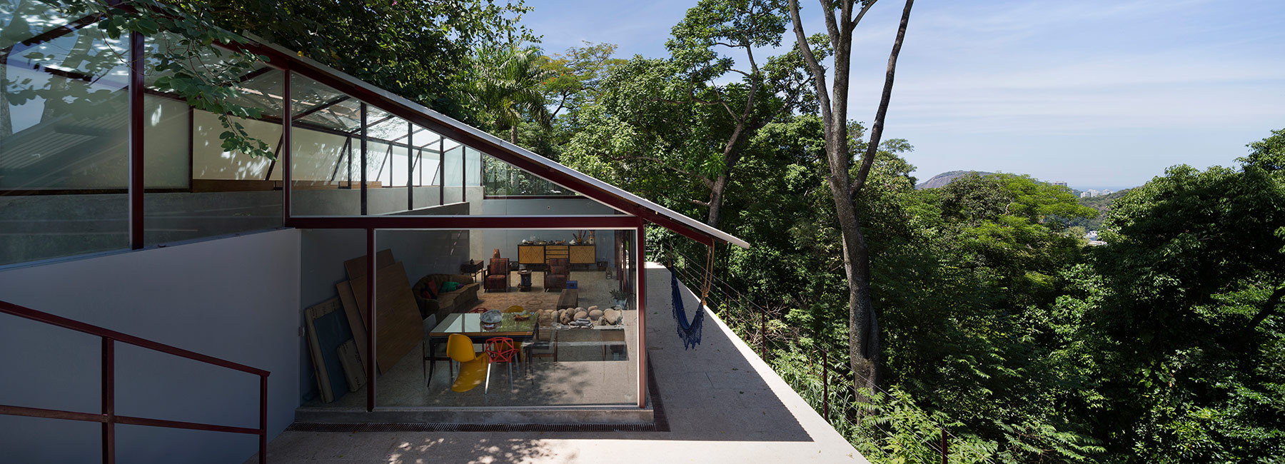 carla juaçaba completes 'santa teresa house' in rio de janeiro
