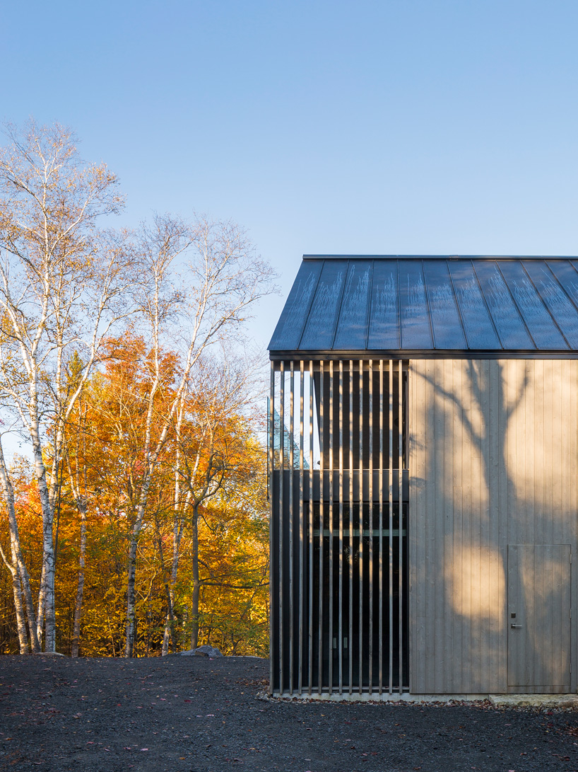 MU architecture's workshop extension hangs over a cliff in quebec