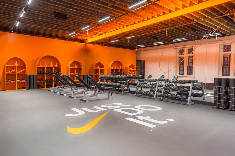 NIKE transforms 1885 in chicago into basketball facility