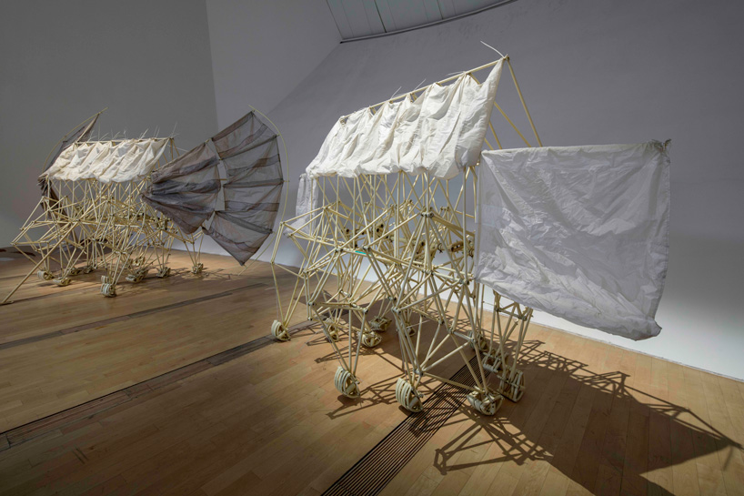build one of theo jansen's world-renowned strandbeests for yourself with this mini DIY kit