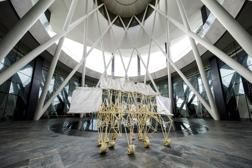 build one of theo jansen's world-renowned strandbeests for yourself with this mini DIY kit