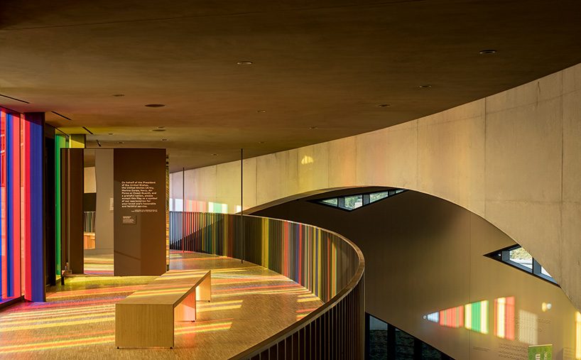 allied works wraps national veterans memorial and museum with concrete ribbons in ohio designboom