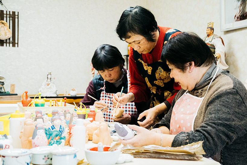 airbnb's co-founder joe gebbia discusses the impact of creative industries on the platform designboom