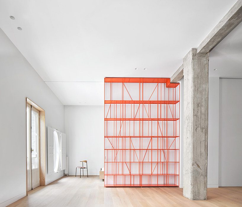 lucas y hernández-gil completes a madrid apartment with a coral-painted metal shelf designboom