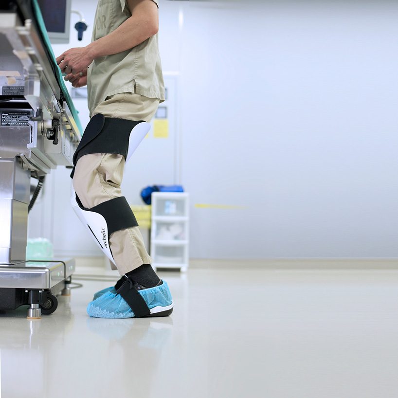 japan GOOD DESIGN award: the wearable chair for surgery archelis wins g-mark 2018