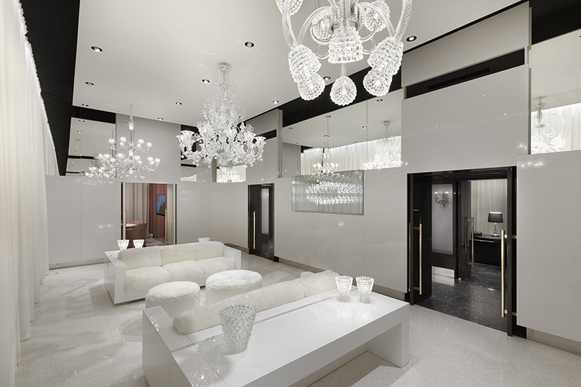 calvi brambilla transforms venetian palazzo into barovier&toso's luxurious glass showroom designboom