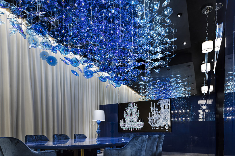 calvi brambilla transforms venetian palazzo into barovier&toso's luxurious glass showroom designboom