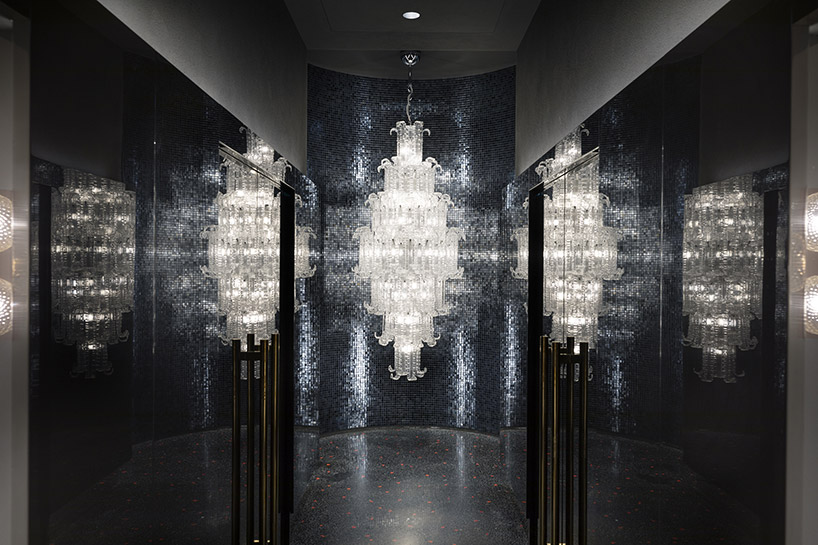 calvi brambilla transforms venetian palazzo into barovier&toso's luxurious glass showroom designboom