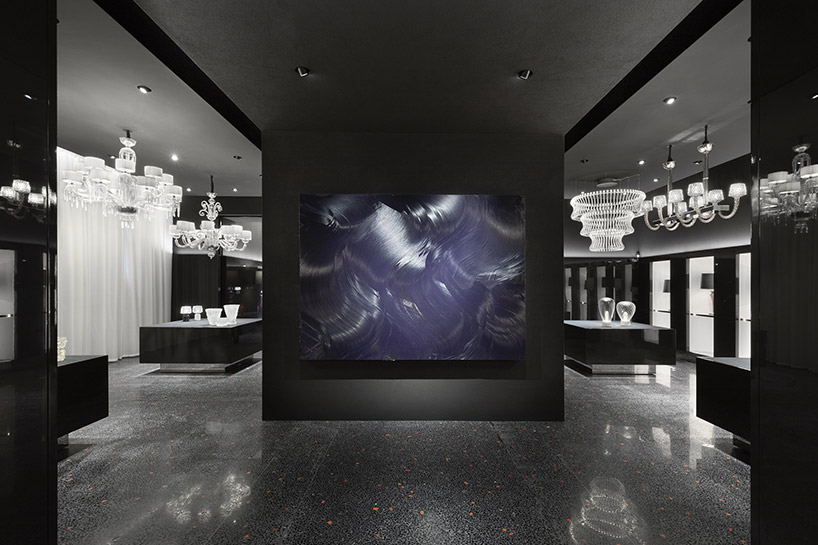 calvi brambilla transforms venetian palazzo into barovier&toso's luxurious glass showroom designboom