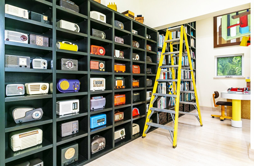 ettore sottsass-designed maui retreat is memphis through and through casa olabeunaga